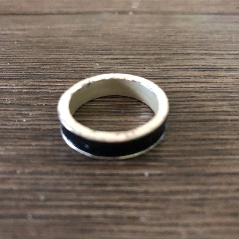 Sliver and black metal ring in size 9